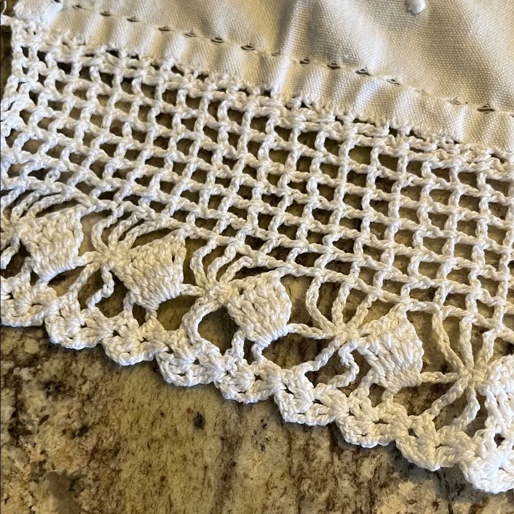 Elegant handmade White Lace Hand Towel NWOT